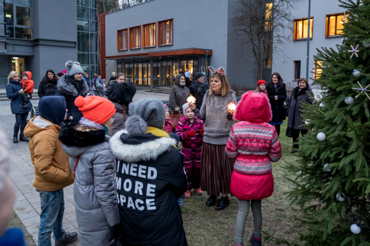 Ziemassvetki Dubultu Kulturas kvartals Egles iedegsana-1