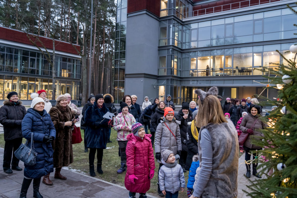 Ziemassvetki Dubultu Kulturas kvartals Egles iedegsana-10