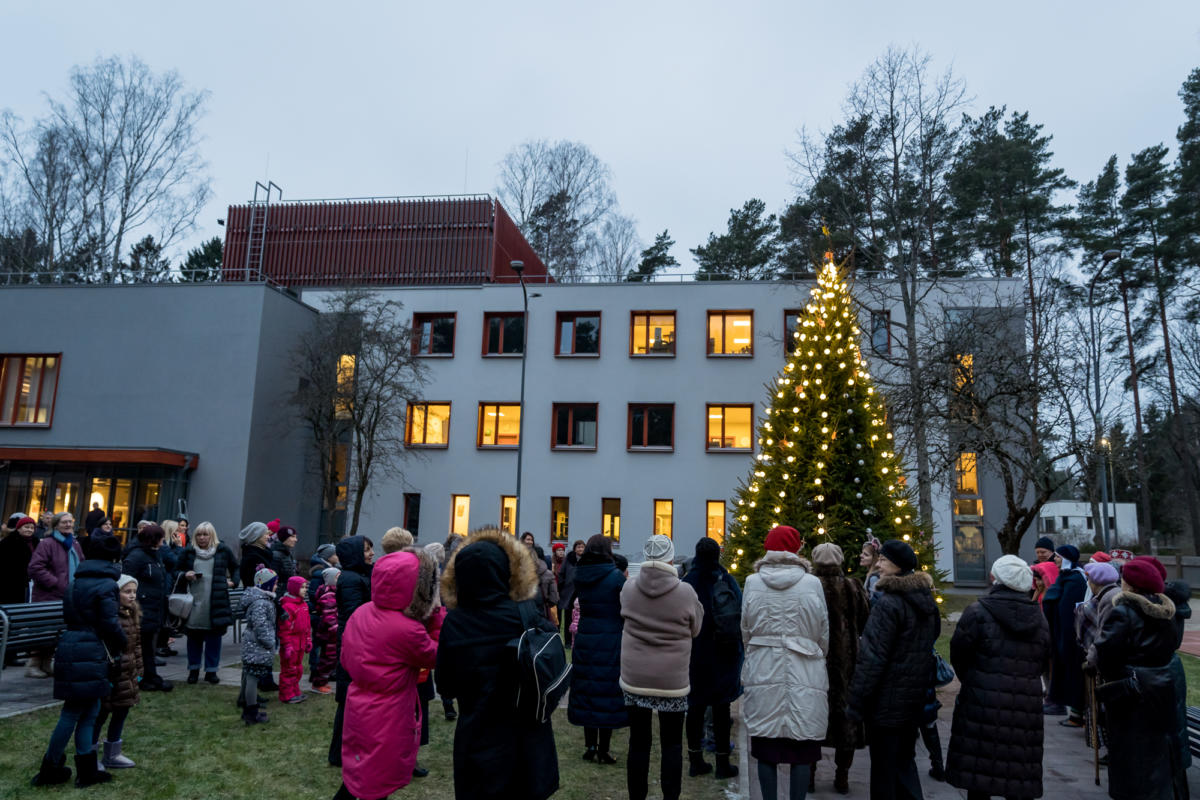 Ziemassvetki Dubultu Kulturas kvartals Egles iedegsana-11