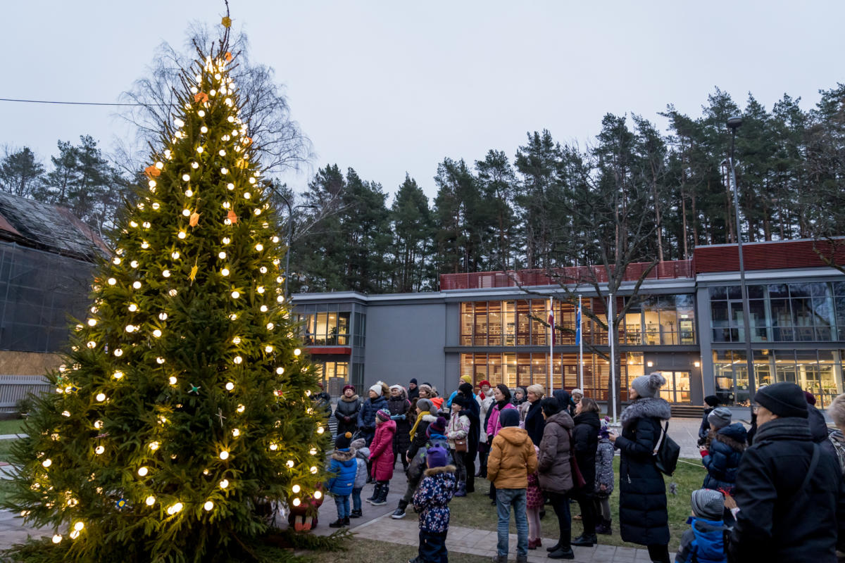 Ziemassvetki Dubultu Kulturas kvartals Egles iedegsana-14