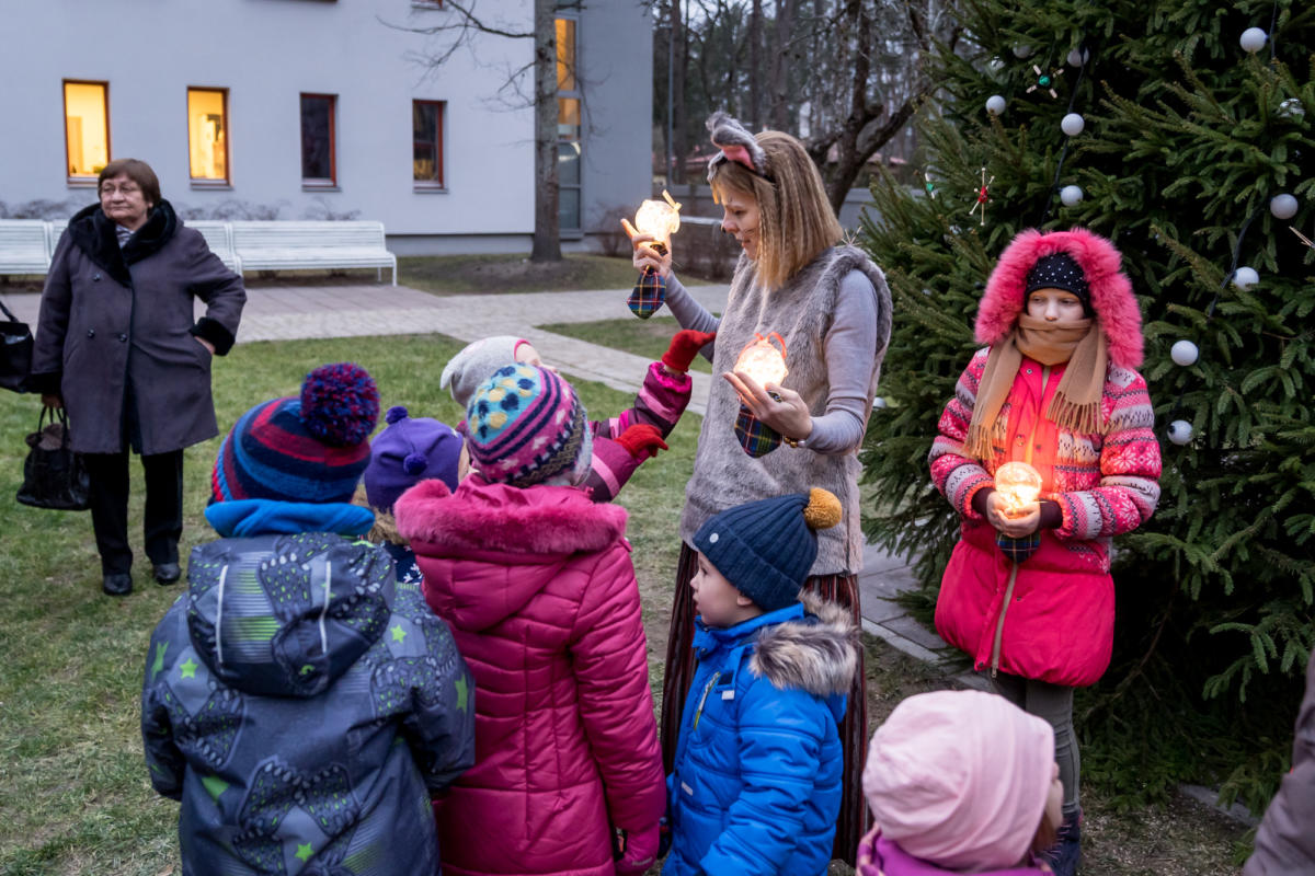 Ziemassvetki Dubultu Kulturas kvartals Egles iedegsana-2
