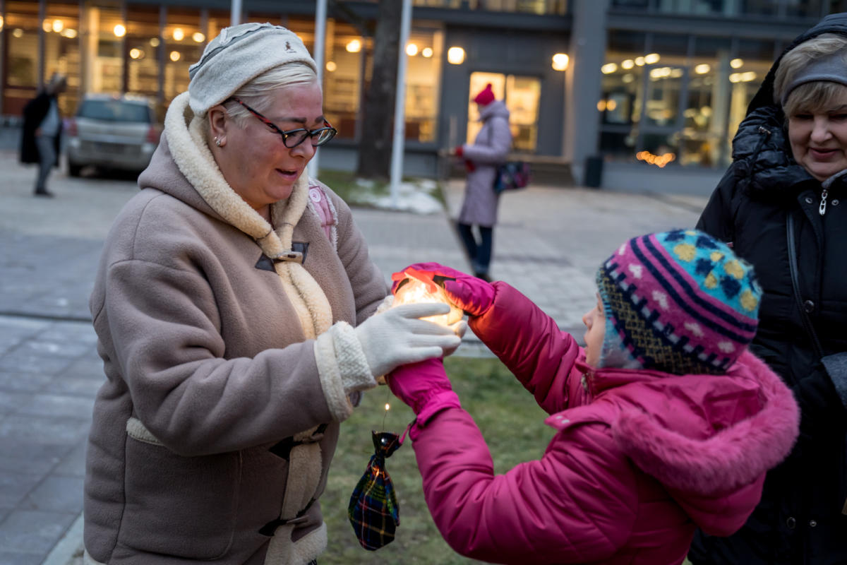 Ziemassvetki Dubultu Kulturas kvartals Egles iedegsana-6