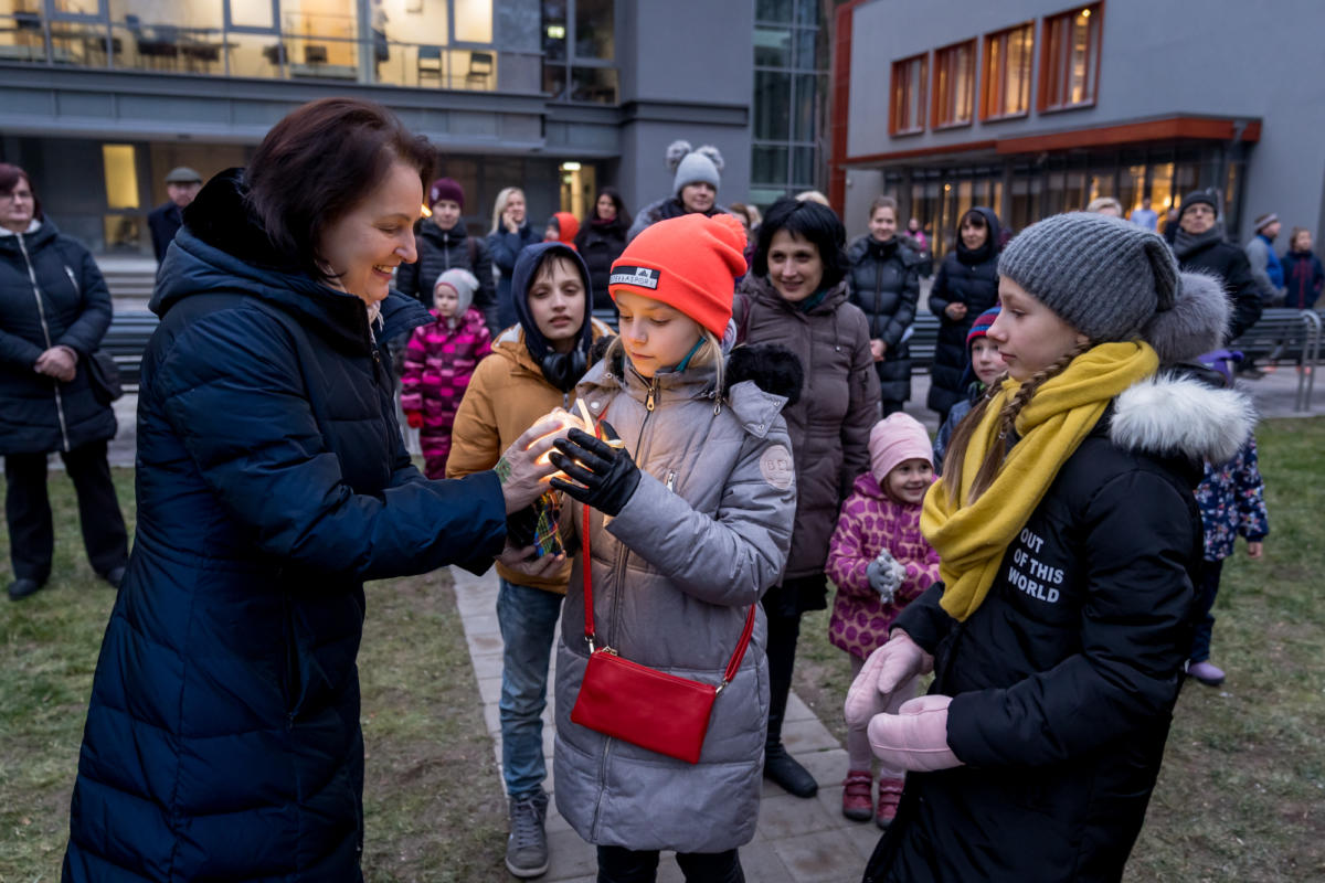 Ziemassvetki Dubultu Kulturas kvartals Egles iedegsana-8