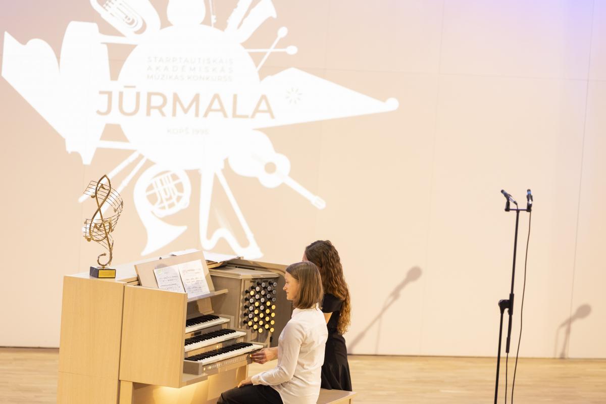 Muzikas-konkursa-Jurmala-2022-atklasana Artis-Veigurs 21