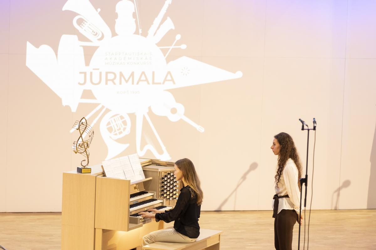 Muzikas-konkursa-Jurmala-2022-atklasana Artis-Veigurs 22