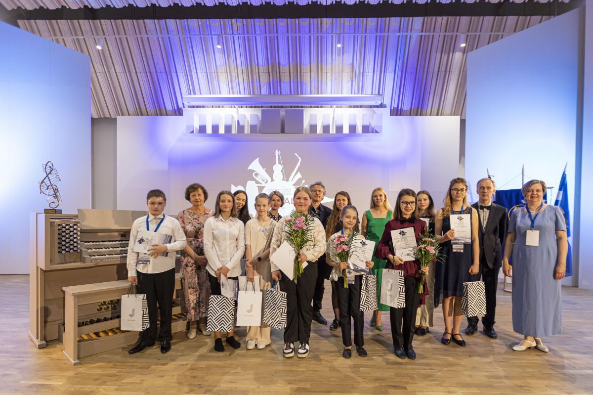 Muzikas-konkursa-Jurmala-2022-atklasana Artis-Veigurs 27
