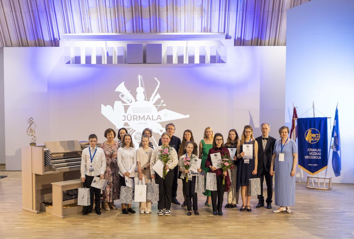 Muzikas-konkursa-Jurmala-2022-atklasana Artis-Veigurs 28