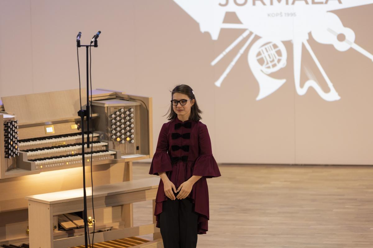 Muzikas-konkursa-Jurmala-2022-atklasana Artis-Veigurs 7